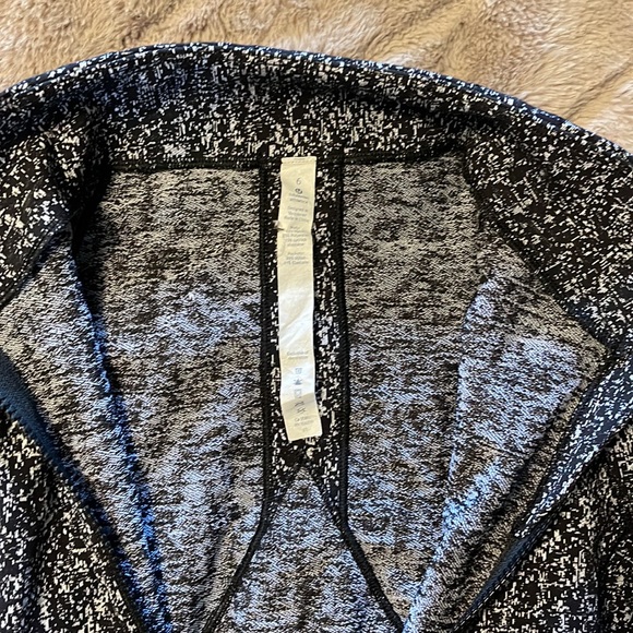 Lululemon Jacket size 6 in black:white speckled color. - Picture 4 of 5